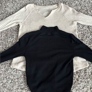 American Eagle Outfitters Black and Cream V-Neck Sweaters
